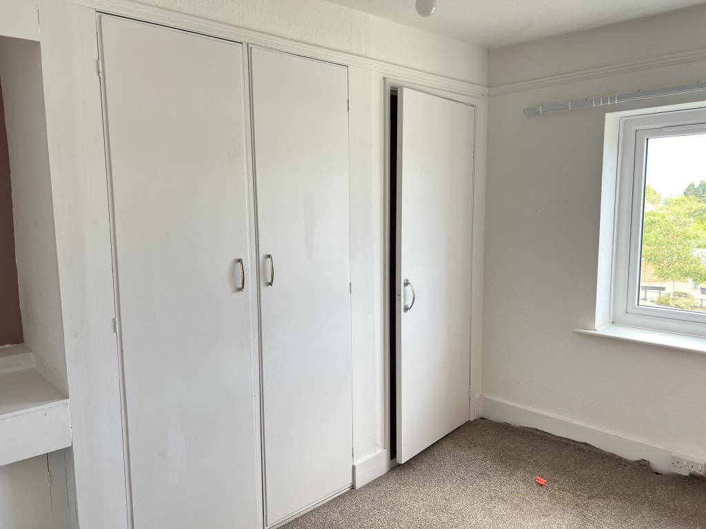 Lot: 145 - THREE-BEDROOM MAISONETTE FOR INVESTMENT OR OCCUPATION - Bedroom two at rear of property
